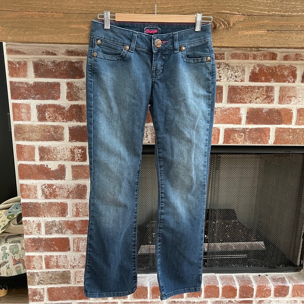 Women's Wrangler Premium Patch Blue Jeans size 1/2x32”